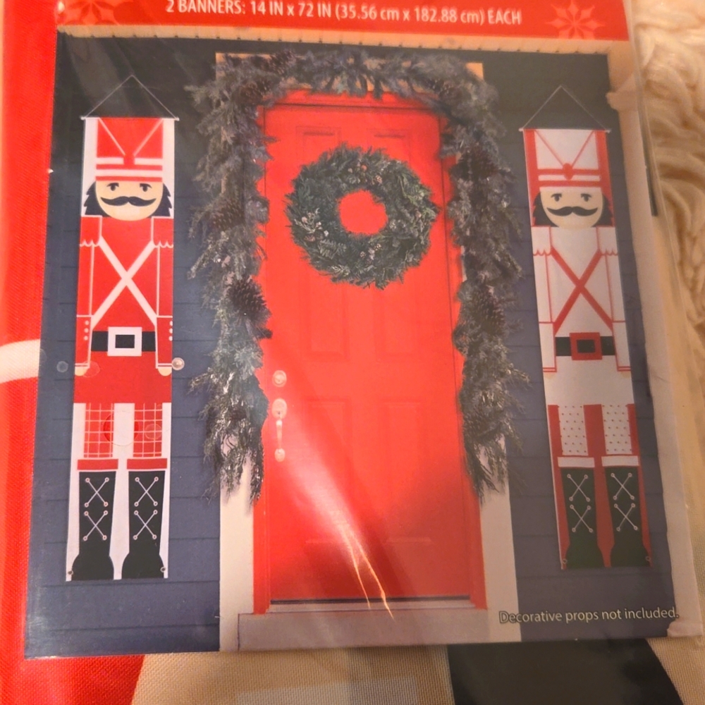 Holiday Time 2 Banner Nutcrackers